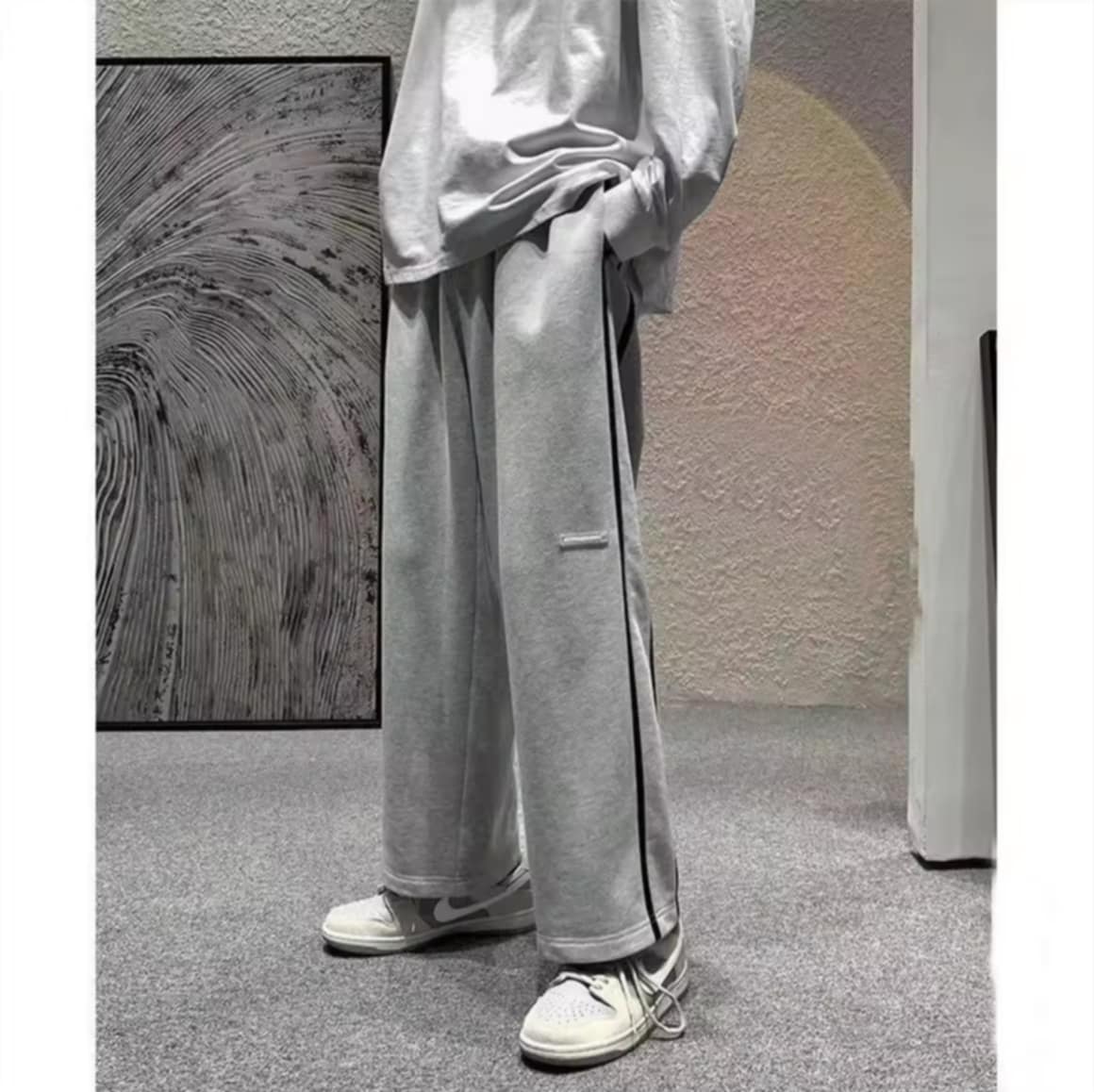 ສະໄຕຮອງກົງ ໂສ້ງຜູ້ຊາຍຂາຕົງ ໂສ້ງລຳລອງຜູ້ຊາຍ ຮູບແບບຫຼວມ ສຳລັບນັກກິລາ ຫຼືນັກຮຽນ ແຟຊັ່ນທັນສະໄຫມ ແບຣນ ins ໂສ້ງຂາເກົ້າສ່ວນ ສະໄຕທັນສະໄຫມ