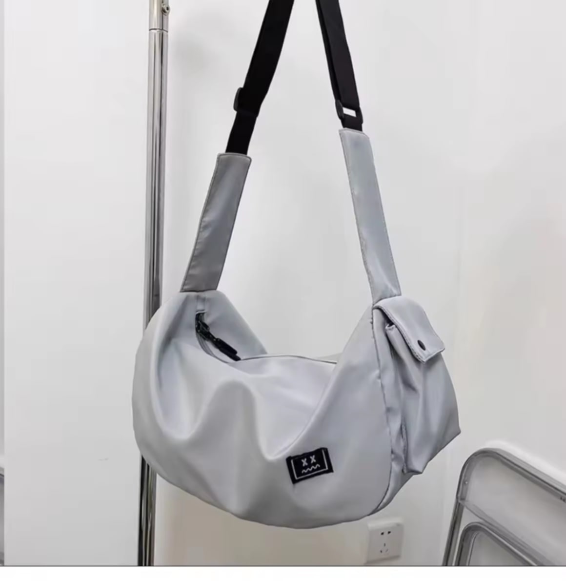 ກະເປົ໋າສະພາຍຂ້າງຜູ້ຊາຍ ແຟຊັ່ນສີພື້ນ ວັດສະດຸຜ້າກໍາມະຫຍີ ດີໄຊນ໌ຄລາສສິກ ຄວາມຈຸສູງ