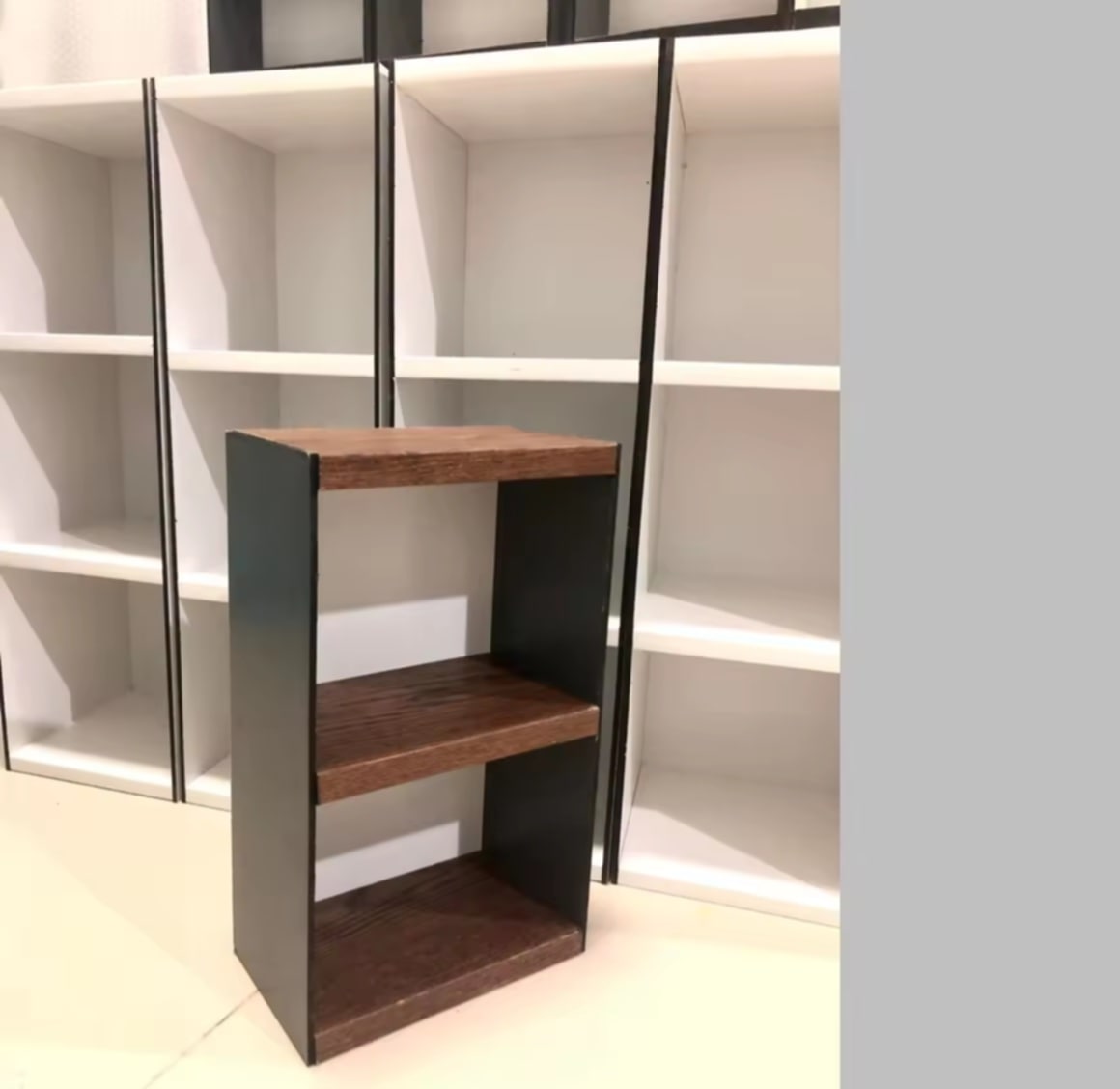 ຊັ້ນວາງຂອງສະໄຕລ໌ມິນິມໍລ 2 ຊັ້ນ (ແບບສໍາເລັດຮູບ ພ້ອມໃຊ້ງານ)