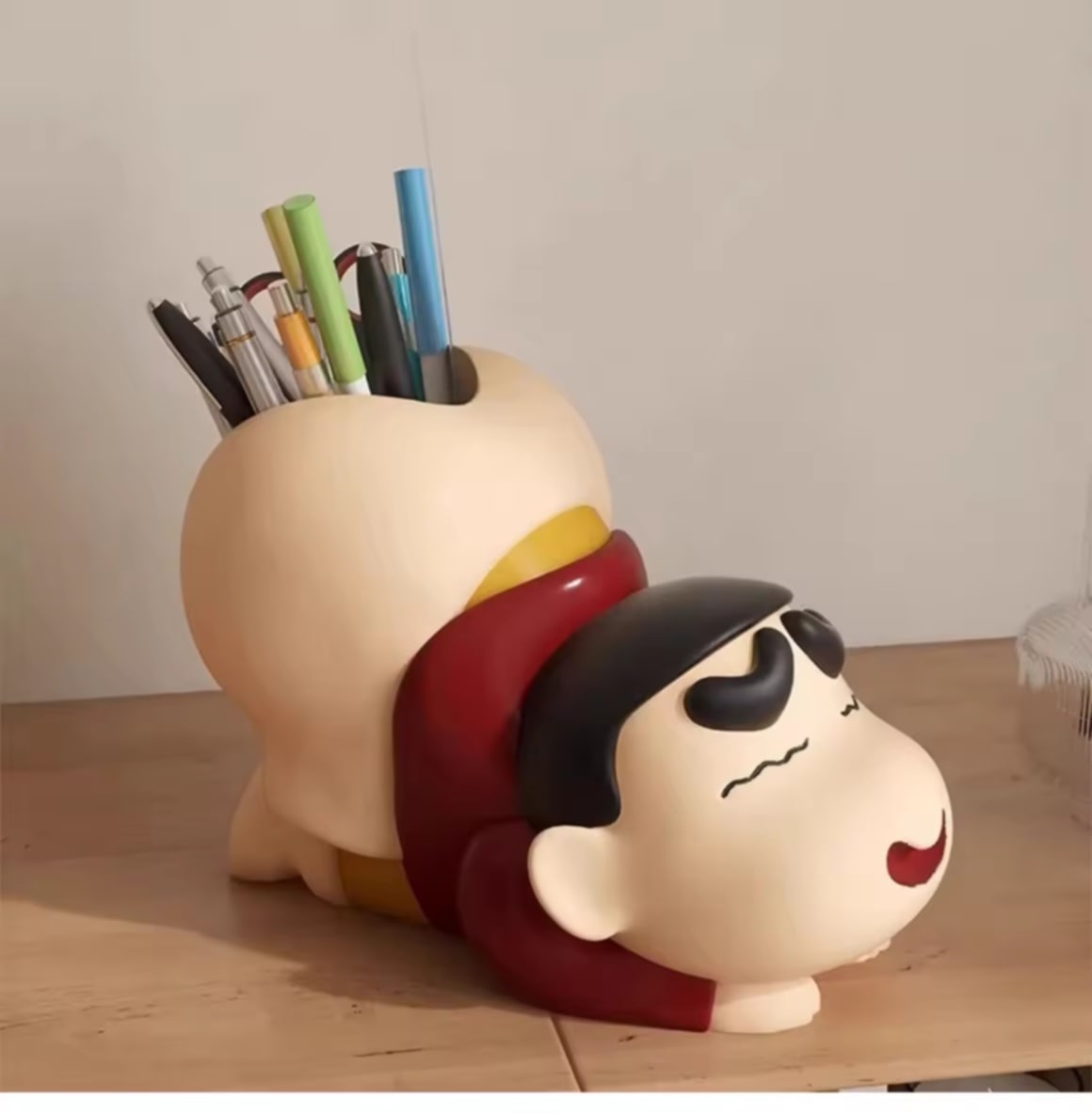 ເຄື່ອງປະດັບໂຕະ 1 ຊິ້ນ ທີ່ໃສ່ບິກສໍສີ ສະໄຕລ໌ອານິເມະແບບໃໝ່ ທີ່ວາງສໍສີຮູບຕຸກກະຕາ ໂມເດວ ແຮນເມດ ທັນສະໄໝ ເໝາະເປັນຂອງຂວັນວັນເກີດສໍາລັບເດັກນ້ອຍ 🎁✏️