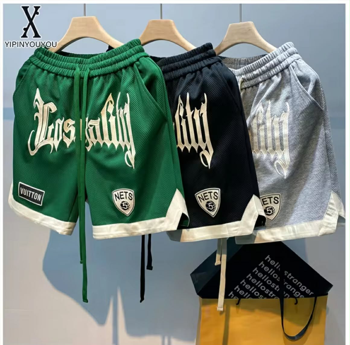 YIPINYOUYOU丨ໂສ້ງຂາສັ້ນຜູ້ຊາຍ ສະໄຕລ໌ນັກບາສເກັດບອນອາເມຣິກາ ໂສ້ງຮິບຮອບ ຊົງຫຼວມ ໂສ້ງກິລາຂາສັ້ນ ແຟຊັ່ນ