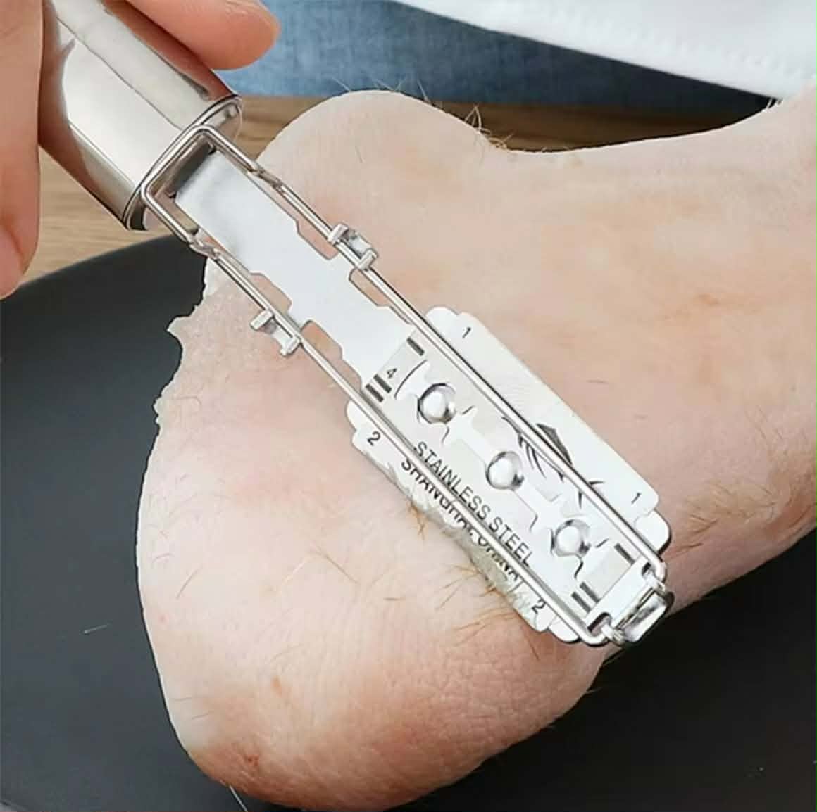 ມີໂກນຂົນໝູ, ມີດໂກນ, ອຸປະກອນໂກນຂົນ,  ອຸປະກອນທຳຄວາມສະອາດຫນັງໝູ