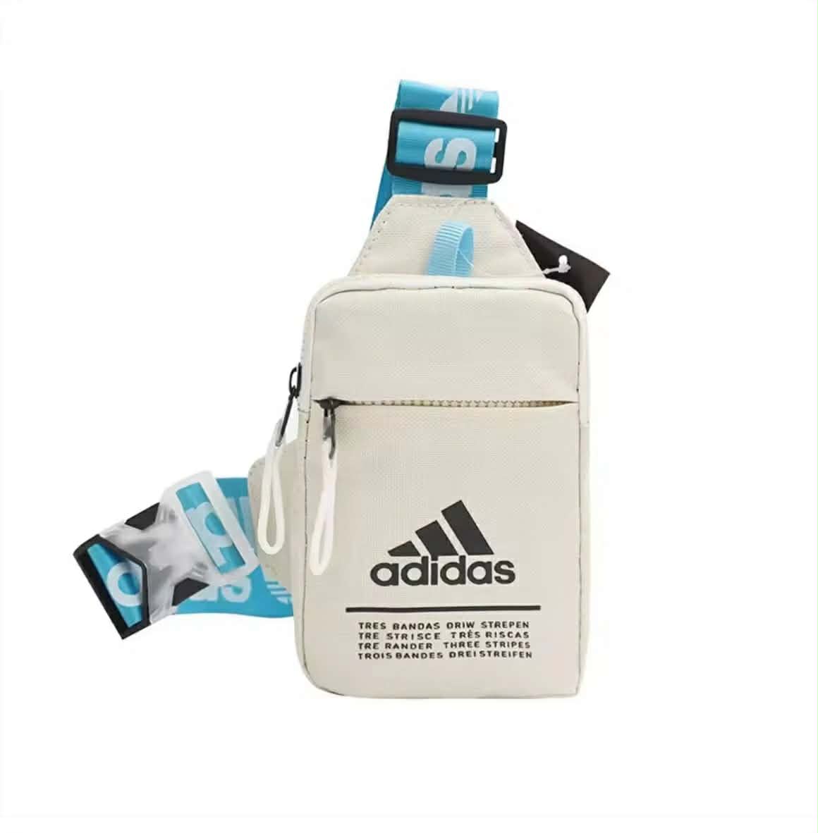 ກິລາກາງແຈ້ງສໍາລັບຜູ້ຊາຍແລະຜູ້ຍິງ, ພ້ອມກັບກະເປົາສະພາຍໄຫລ່ຂະໜາດນ້ອຍໃນແນວທໍ່ແຍງ, ແລະກະເປົາເປ້ສະພາຍໄຫລ່ຂະໜາດນ້ອຍ