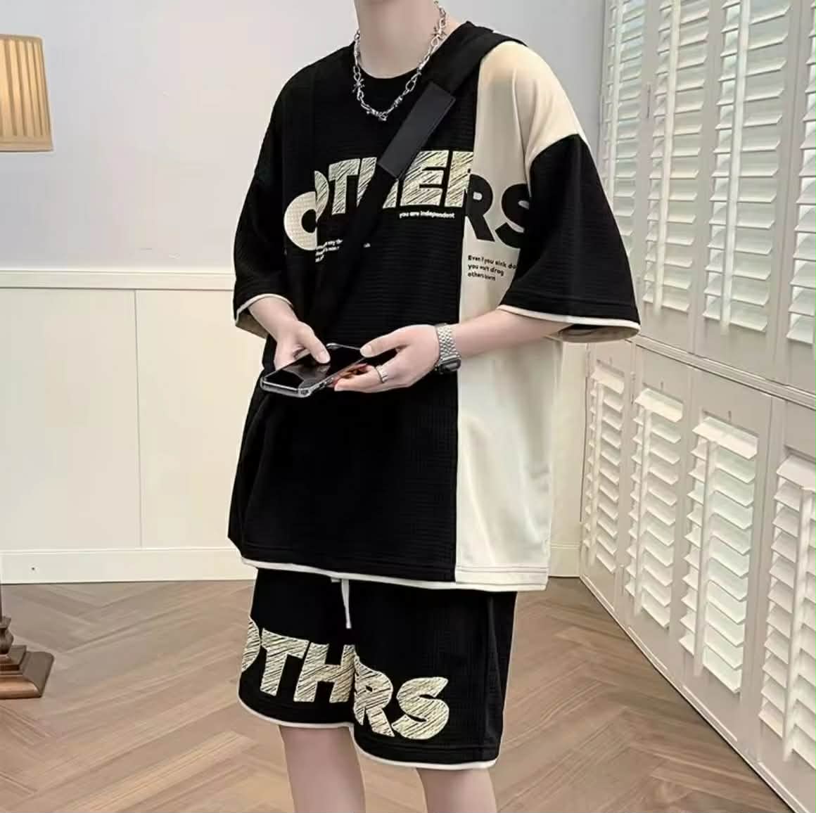 JOJO BOY ຊຸດລຳລຽງ ຜູ້ຊາຍ ໄວລູ້ນ,  ແຟຊັນ, ຜ້າວາຟເຟິລ, ໂສ້ງຂາສັ້ນ ແຂນສັ້ນ, ເປັນທີ່ນິຍົມ, ມີການຢືບສີ, ບໍ່ເປັນທາງການ, ກິລາ, ນັກຮຽນ, ຫຼໍ່  ຊຸດເສື້ອຢືດແຂນສັ້ນ Color Block, ເສື້ອຢືດແຂນສັ້ນມີຕົວອັກສອນ, ສໍາລັບຜູ້ຊາຍໄວລຸ້ນ